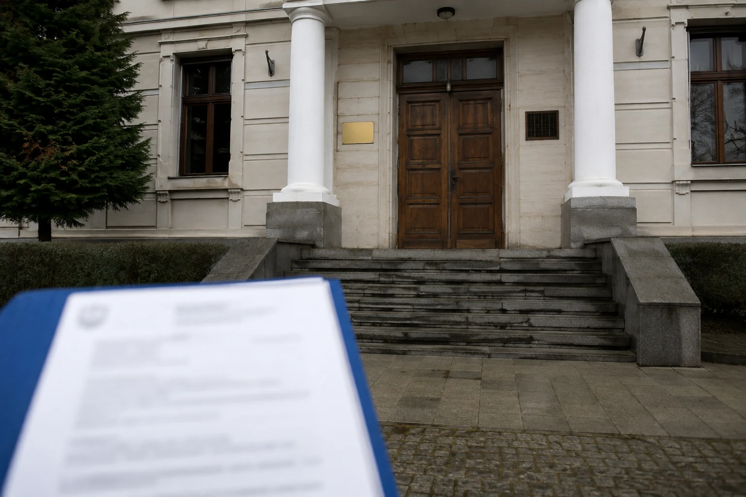 Conflict pe o stradă din Liești: instanța a dispus 30 de zile de arest preventiv